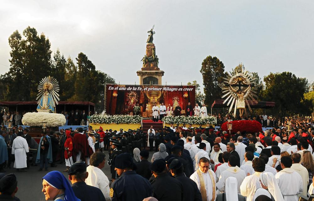 medios_-_gob_procesion_del_milagro_20