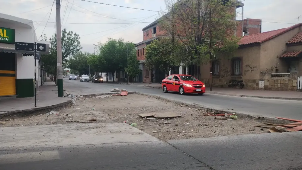 santa fe y corrientes obra abandonada  