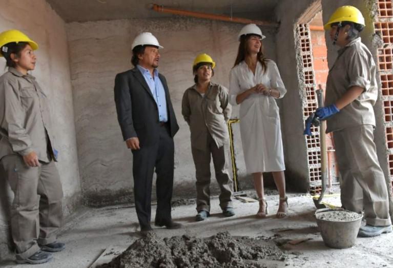 86291-el-gobernador-saenz-destaco-la-incorporacion-de-mujeres-constructoras-en-la-obra-publica-provincial