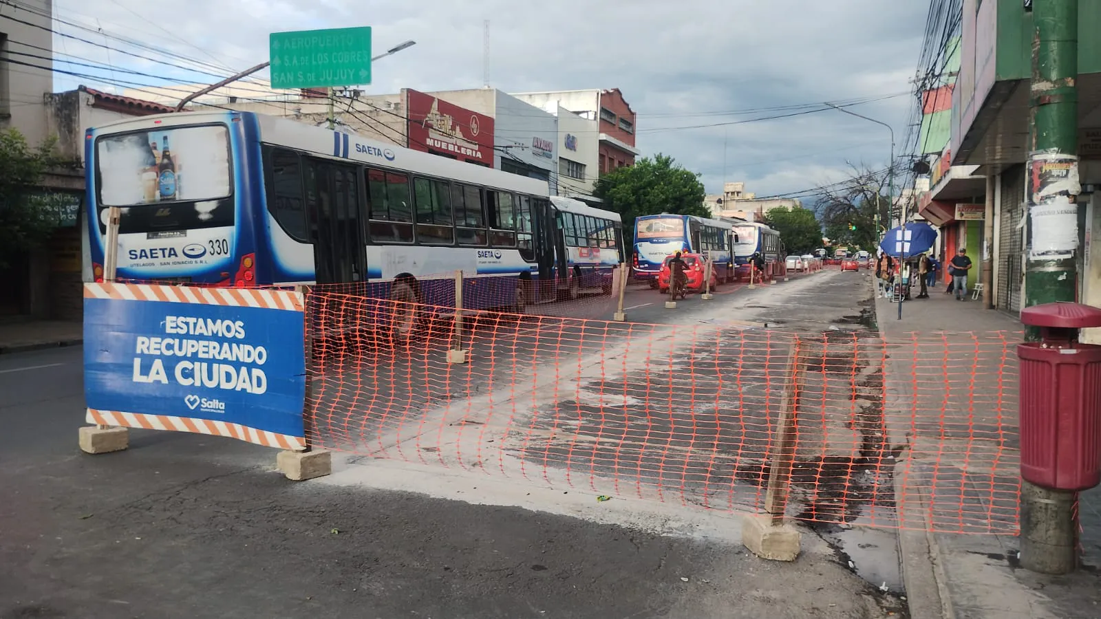 Por la construcción de dársenas, anularon paradas de colectivos en Av ...