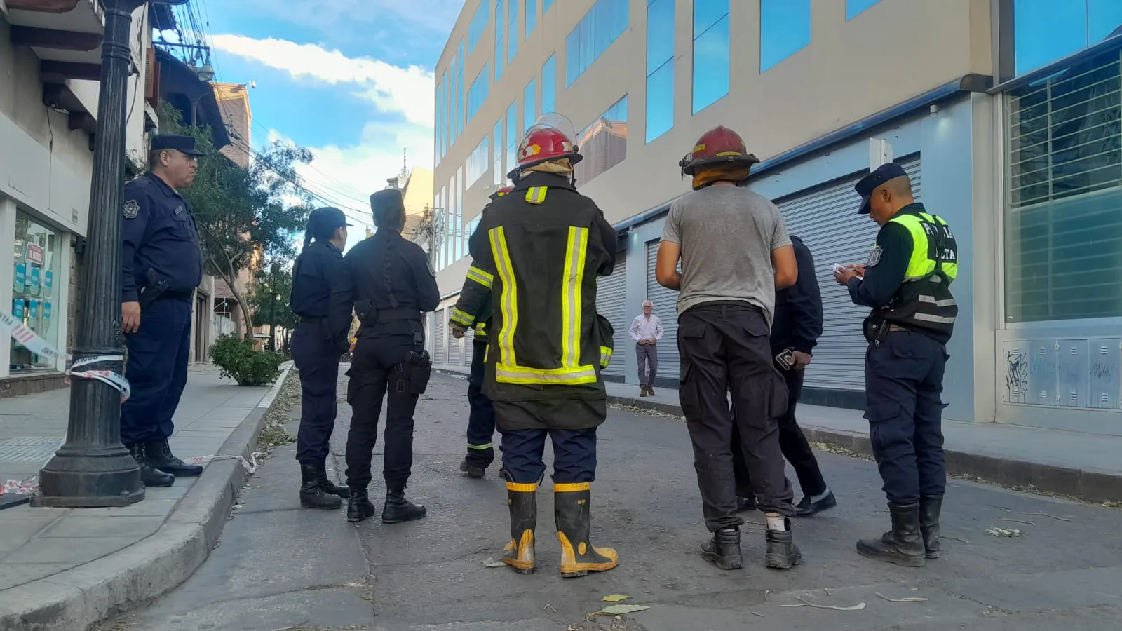 Evacuaron un edificio en pleno centro por amenaza de bomba