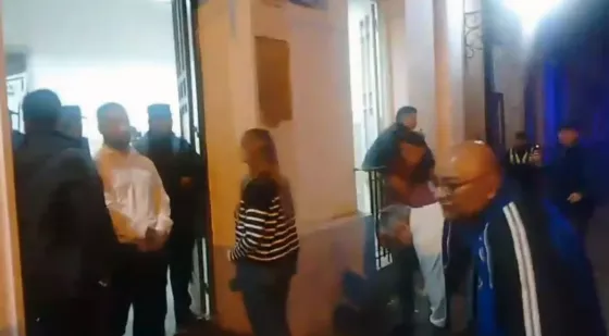 78369-hubo-una-toma-pacifica-en-la-sede-del-pj-en-salta