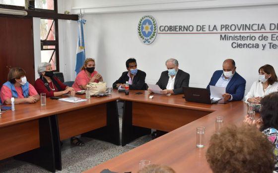 80799-continuan-acercando-posiciones-el-gobierno-y-los-gremios-20220222203344