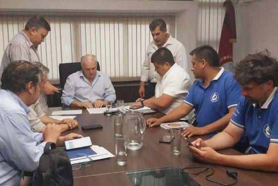 87545-el-gobierno-acordo-con-el-sector-docente-un-incremento-salarial-del-65-para-enero