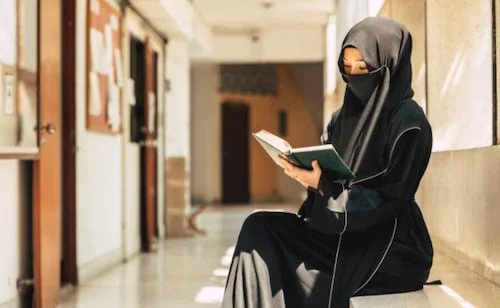 giorgia-meloni-anuncia-prohibicion-de-burka-niqab-y-velo-is-a39dd32b