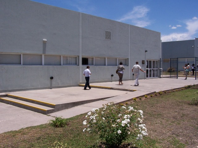 fachada_de_atrás_c_gente(1)