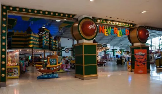 29415-grave-denuncia-acusan-a-la-empresa-de-juegos-neverland-de-discriminar-a-un-ninio-con-autismo
