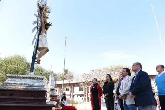 91644-las-imagenes-peregrinas-del-senior-y-la-virgen-del-milagro-visitan-la-casa-de-gobierno