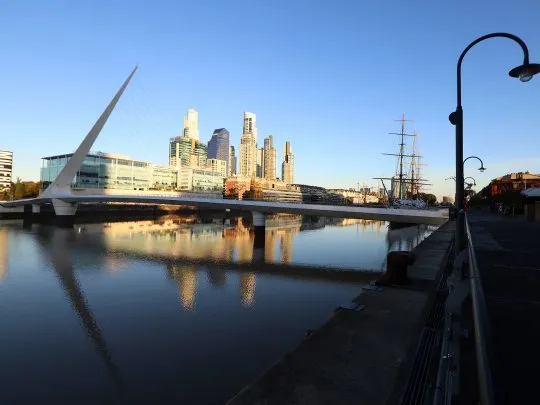 buenos-aires-puerto-madero-puente-la-mujer