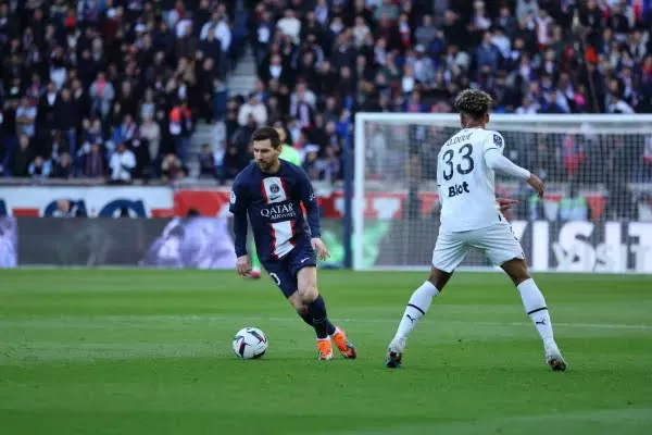 600x400_messi-sale-cancha-psg-va-gol-numero-800-984134-133416