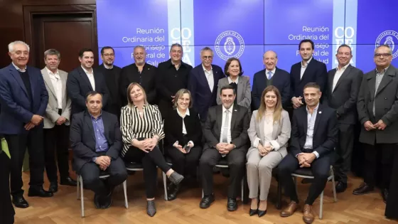 102316-el-ministro-mangione-participa-en-una-reunion-de-cofesa-en-buenos-aires