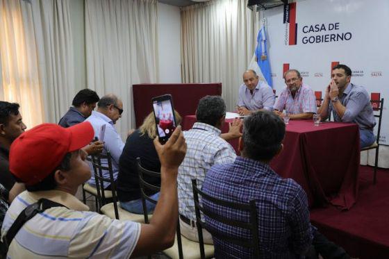 87534-funcionarios-provinciales-se-reunieron-con-vecinos-de-los-departamentos-oran-y-san-martin
