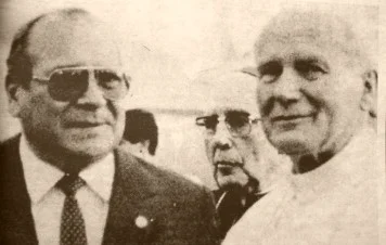 papa con roberto romero.jpg