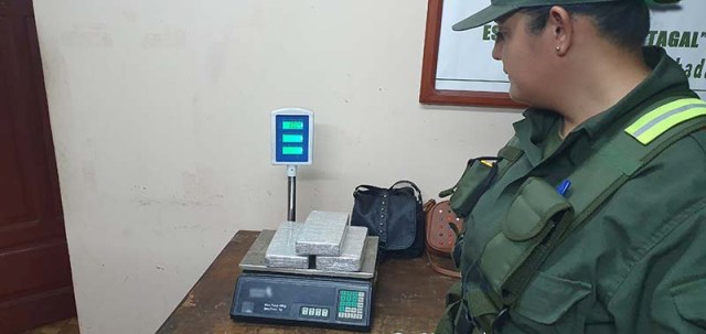 1417-Dos-ciudadanas-trasladaban-3-kilos-de-cocaina--entre-sus-pertenencias-3