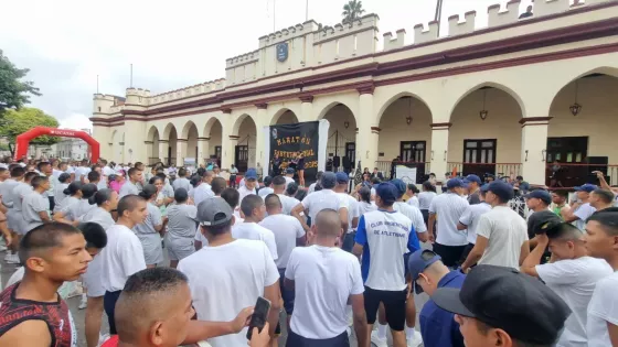 100742-mas-de-500-competidores-en-la-maraton-bicentenario-de-la-policia-de-salta