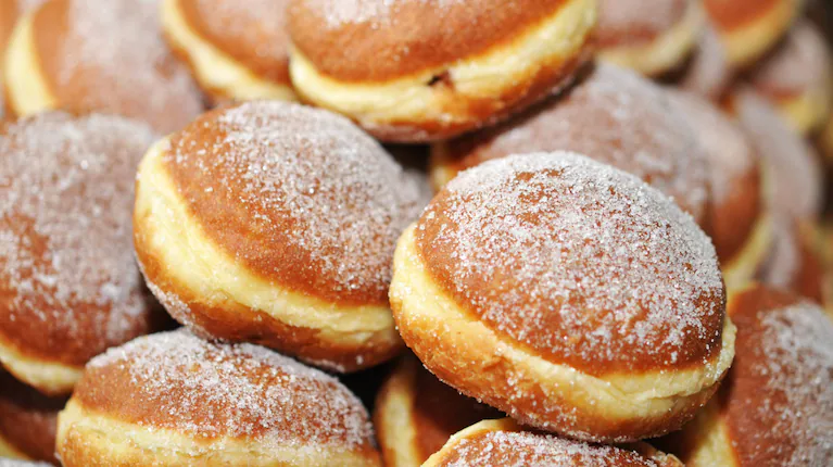as-bolas-de-fraile-son-un-clasico-de-la-panaderia-argentina-foto-adobestock-EGGBESVB5REGFHHQH44EOWTZRY