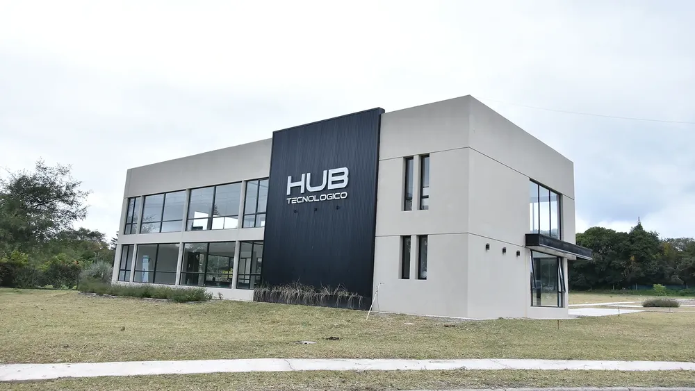 17-05-2024 Ministro Dib Ashur recorriendo el Polo Tecnologico y Centro de Alto Rendimiento en Robotica Vaqueros (1)