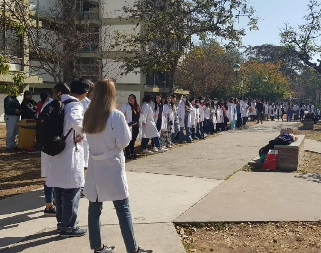 104763-ampliaran-el-numero-de-ingresantes-a-la-carrea-de-medicina-de-la-unsa-para-el-2024