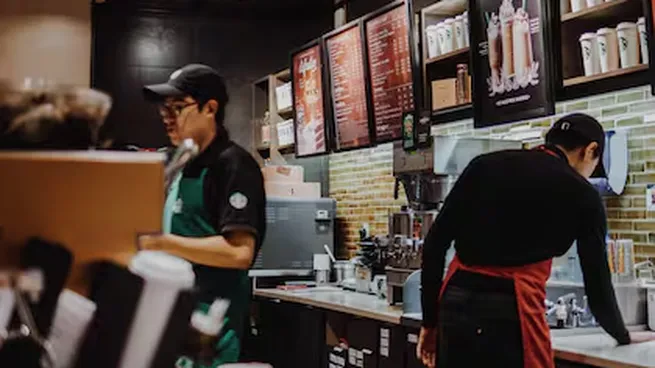 trabajadores-starbucksavif