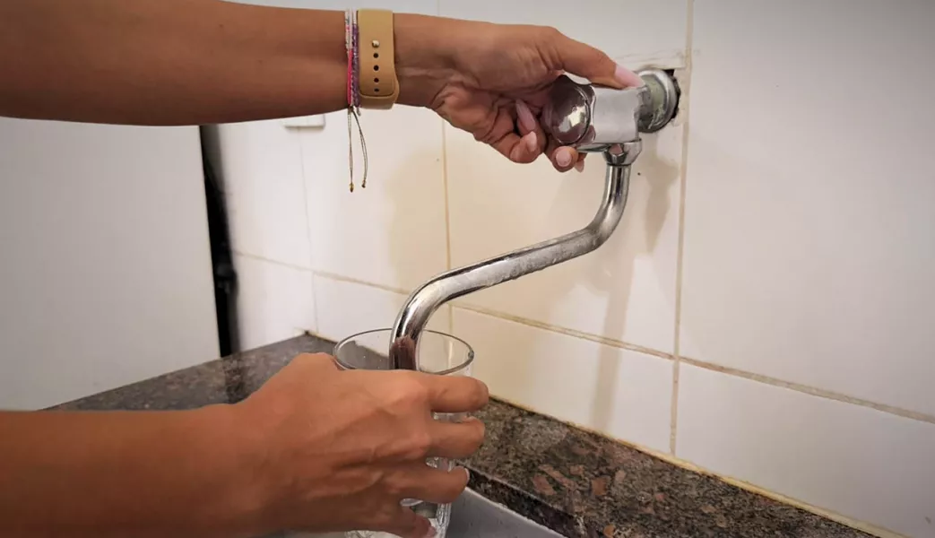 105863-aguas-del-norte-solicito-uso-responsable-del-agua-en-general-mosconi