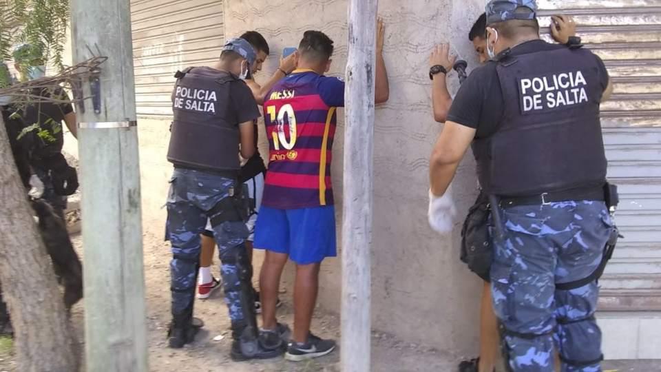 policia cuarentena