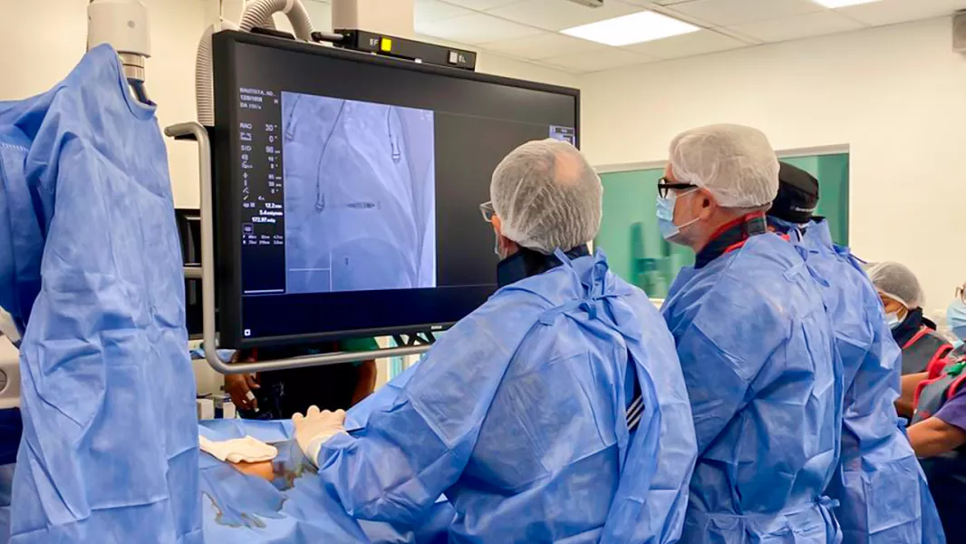 107203-el-hospital-san-bernardo-realizo-el-primer-implante-de-marcapasos-sin-cables-en-salta