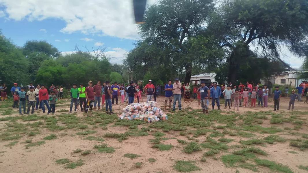 17195-desarrollo-social-realizo-asistencias-aereas-a-156-familias-de-tartagal