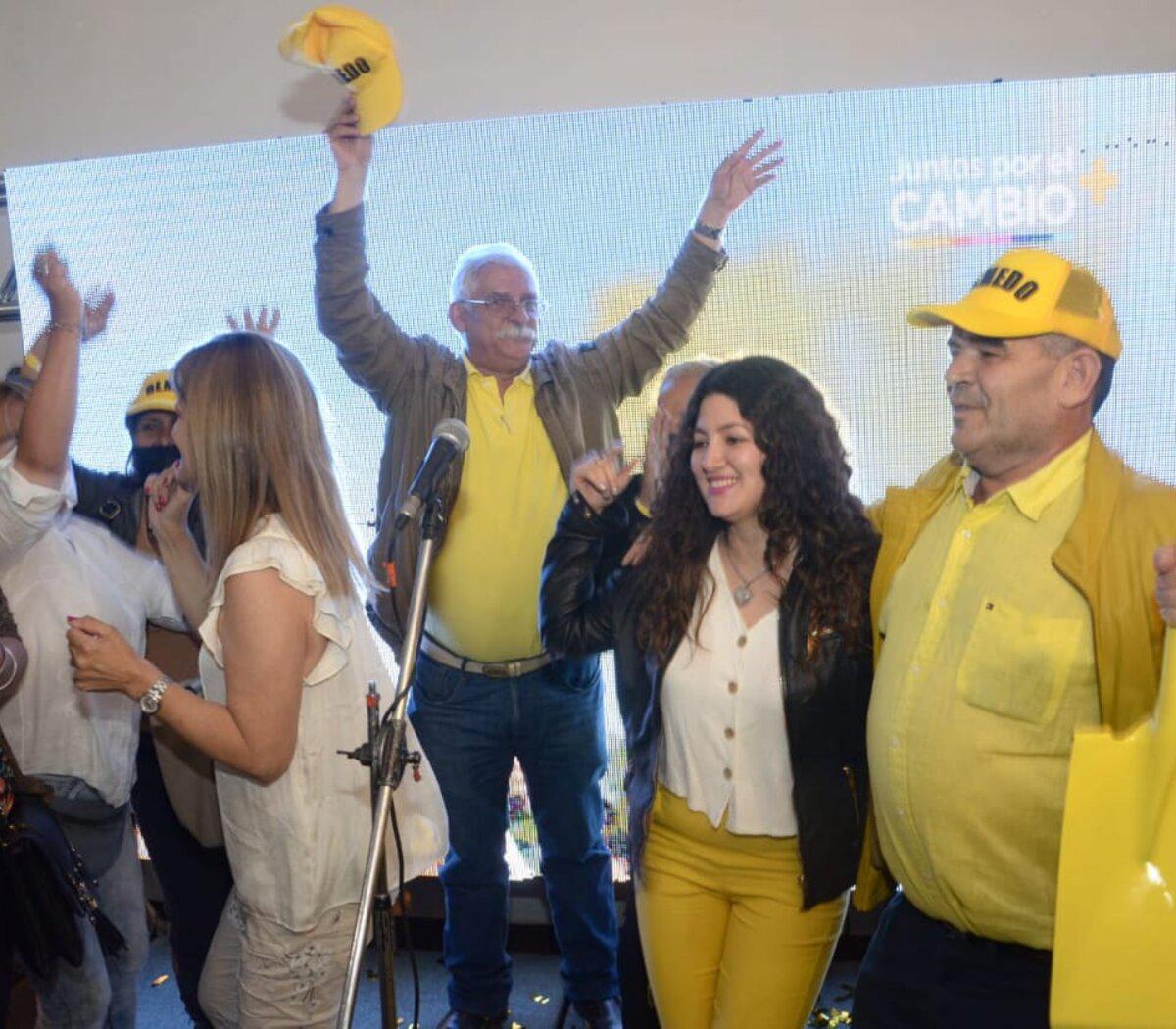 289349-festejo-20amarillo