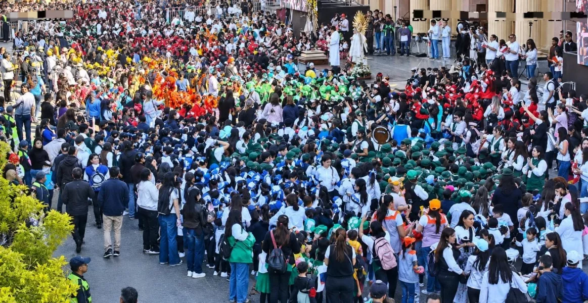 109770-mas-de-2-mil-ninios-participaron-de-la-jornada-milagro-con-los-ninios-en-la-catedral