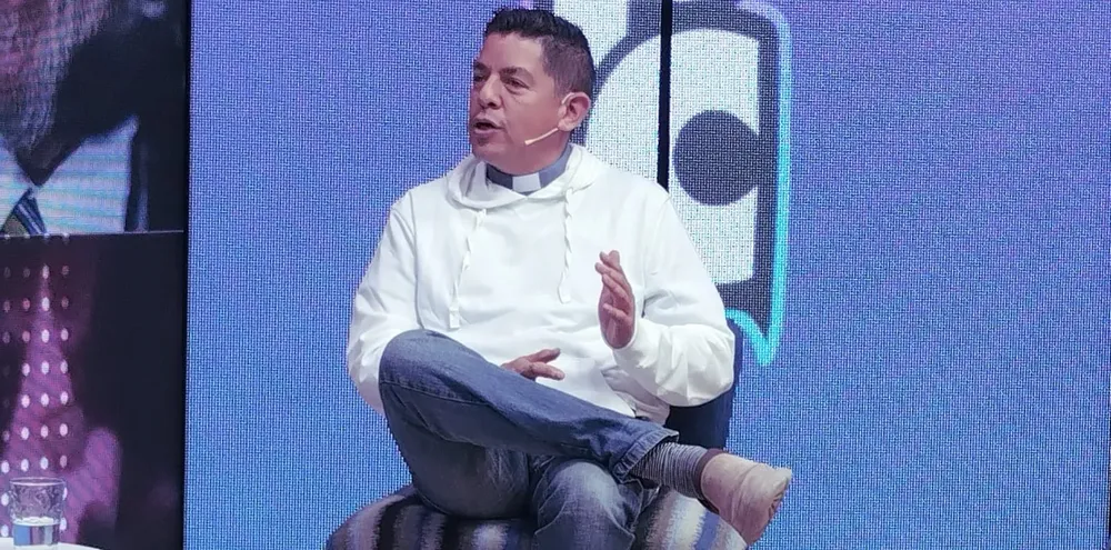 759608b6-4a50-48e9-84fd-9bad05816c15