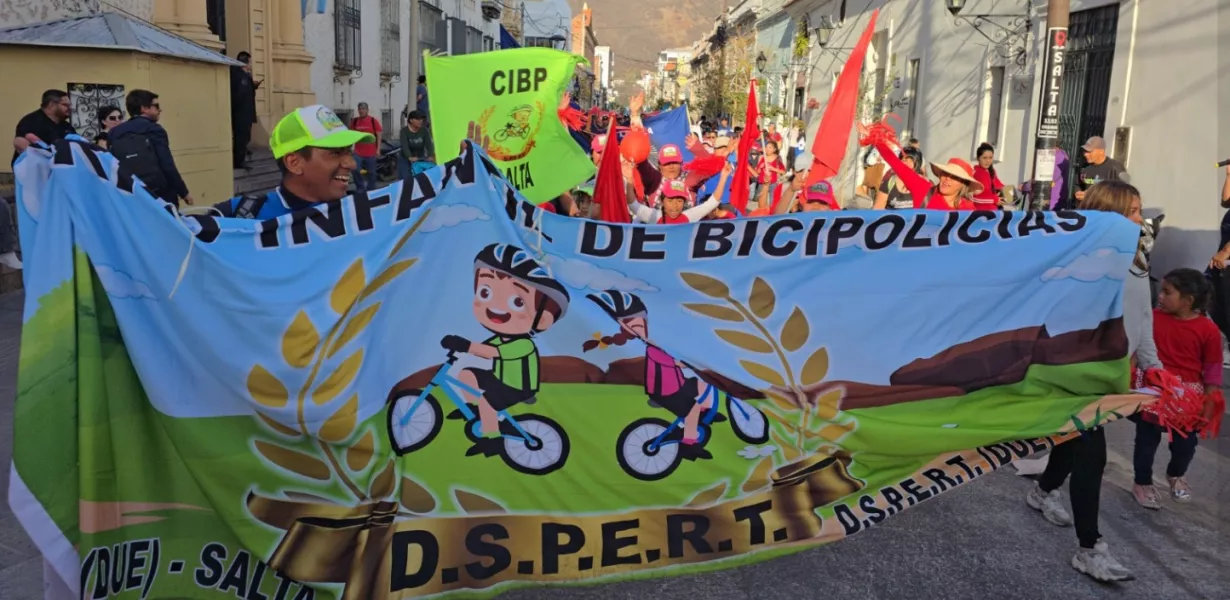 14588-cuerpos-infantiles-de-policia-peregrinaron-hacia-la-catedral-basilica