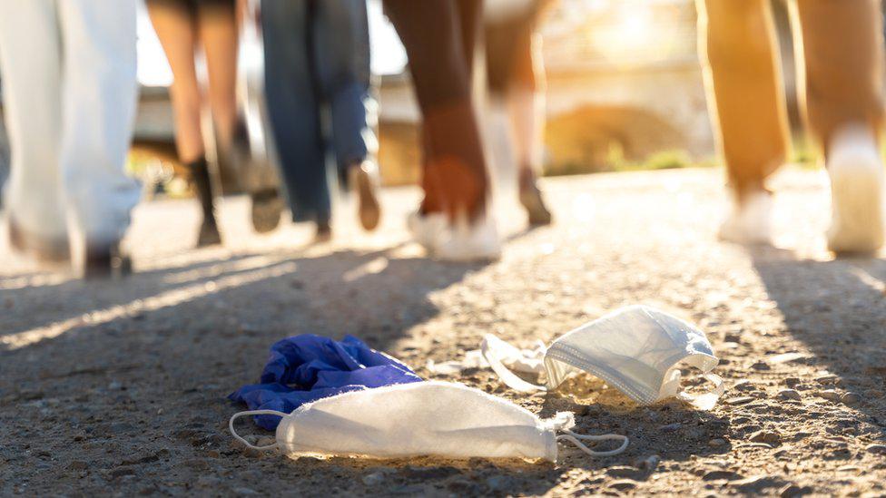 barbjijos a la basura