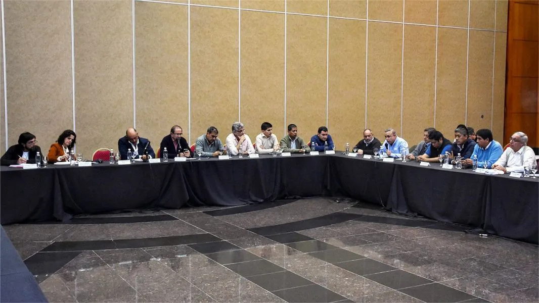 12646-gobierno-y-gremios-retomaron-las-reuniones-paritarias-20240618222606