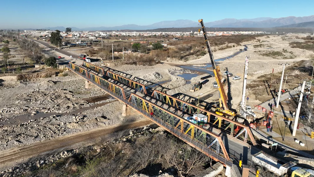 13701-inicio-la-construccion-del-primer-puente-sobre-rio-vaqueros-el-gobernador-recorrio-las-obras