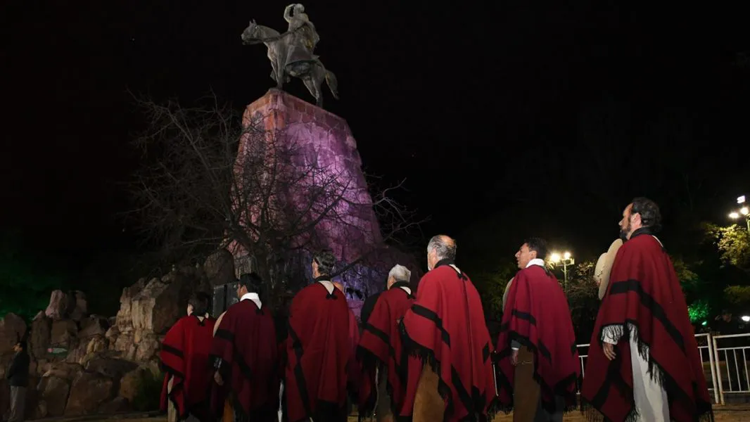 12624-con-la-guardia-bajo-las-estrellas-presidida-por-el-gobernador-saenz-y-la-vicepresidenta-villarruel-comenzaron-los-homenajes-al-general-guemes-20240617050511