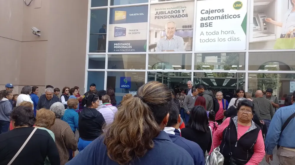 multimedia.normal.8fac1cac0c8df839.ZmlsYSBiYW5jbyBfbm9ybWFsLndlYnA%3D