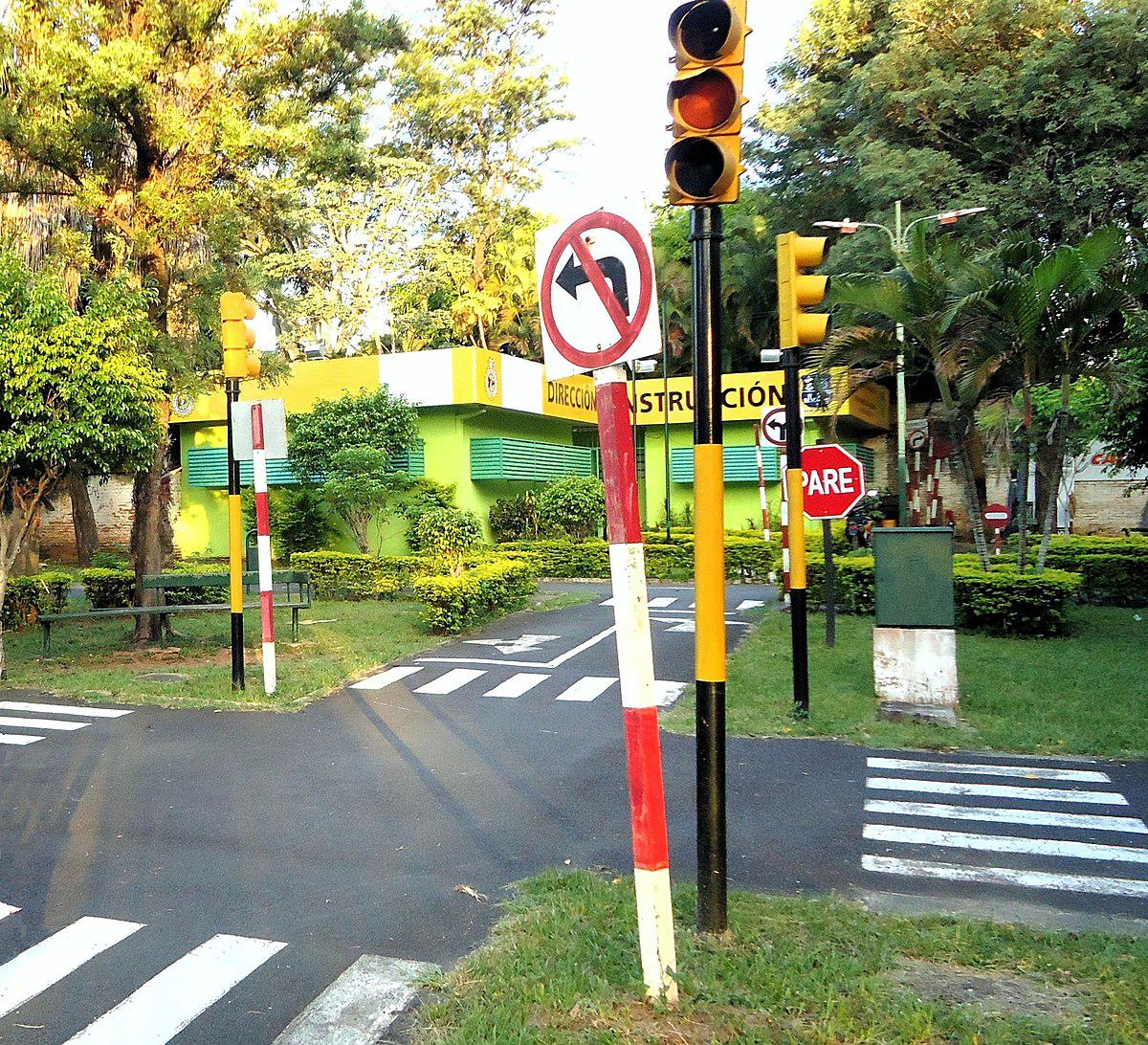 1200px-Educación_vial