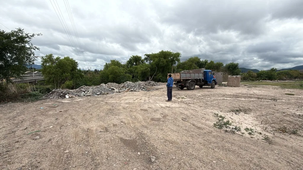 arrojo-escombros-al-rio-1-1024x576