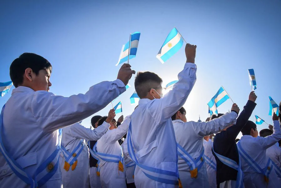 12068-en-el-202-aniversario-del-fallecimiento-del-general-manuel-belgrano-el-gobernador-gustavo-saenz-acompaniado-por-su-esposa-elena-cornejo-presidio-el-acto-oficial-por-el-dia-de-la-bandera