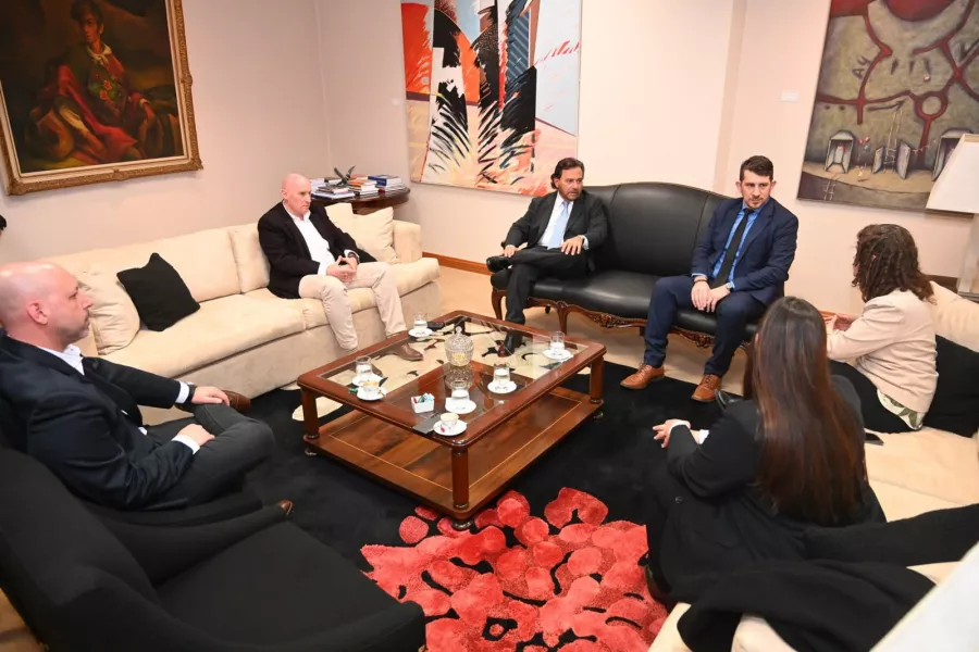 108358-el-gobernador-recibio-a-autoridades-de-la-daia-para-avanzar-en-acciones-conjuntas-contra-la-discriminacion-y-los-discursos-de-odio-20260609165219