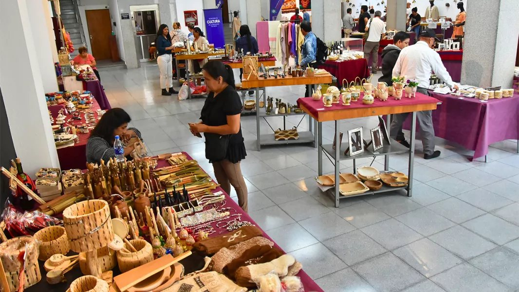105298-feria-de-regalos-artesanales-en-la-casa-de-la-cultura
