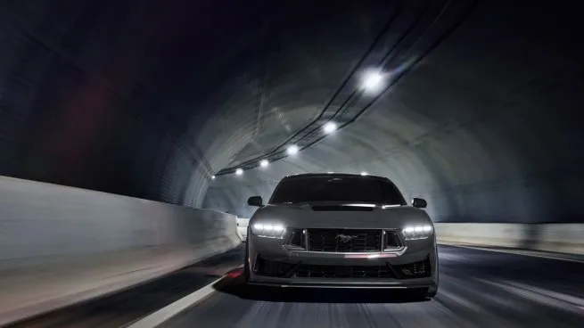 mustang-dark-horse-11