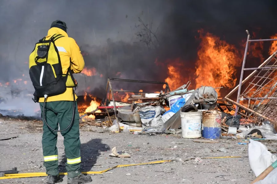 79441-impactante-incendio-en-ampliacion-20-de-junio-habria-mas-de-10-viviendas-con-perdidas-totales