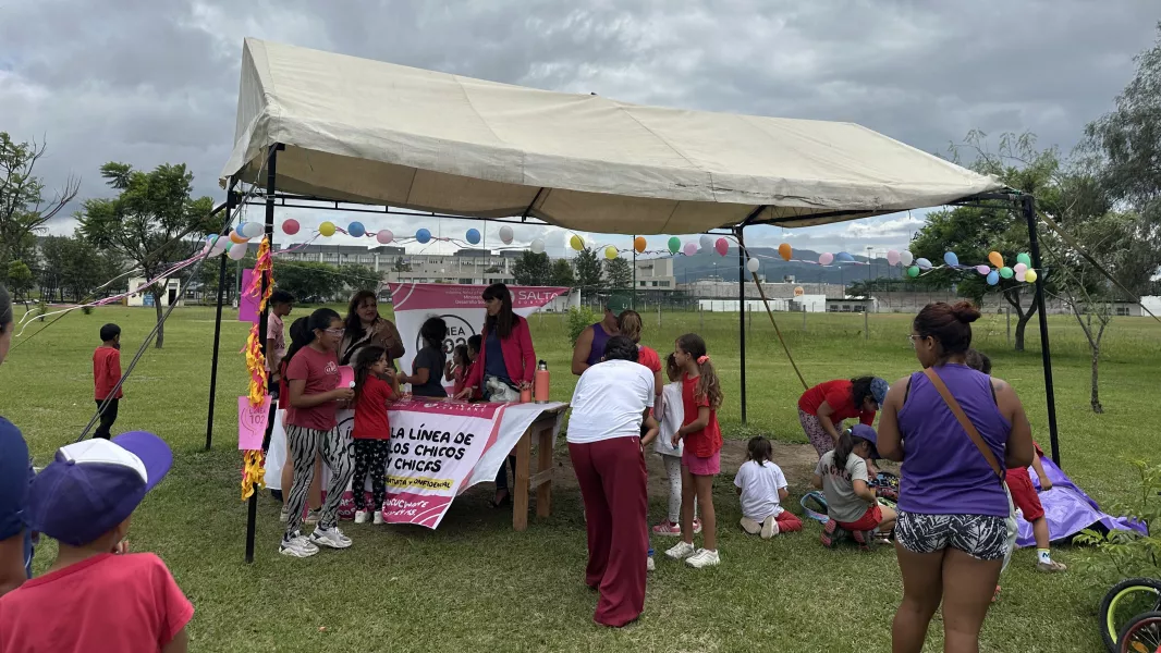 105963-difunden-la-linea-102-junto-a-colonias-de-vacaciones-de-verano