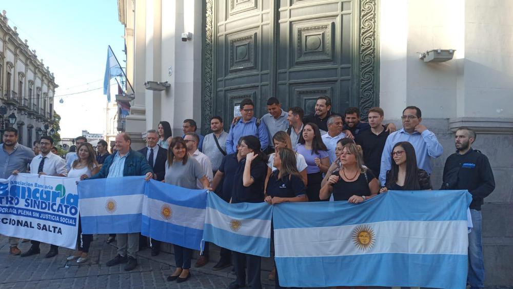 abrazo simbólico banco nación
