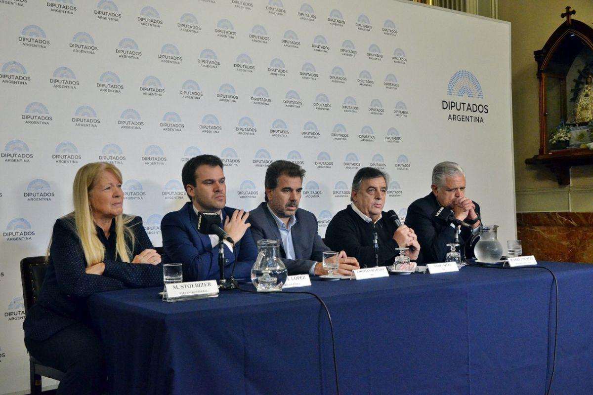 JxC presentó el pedido de juicio político contra Alberto Fernández