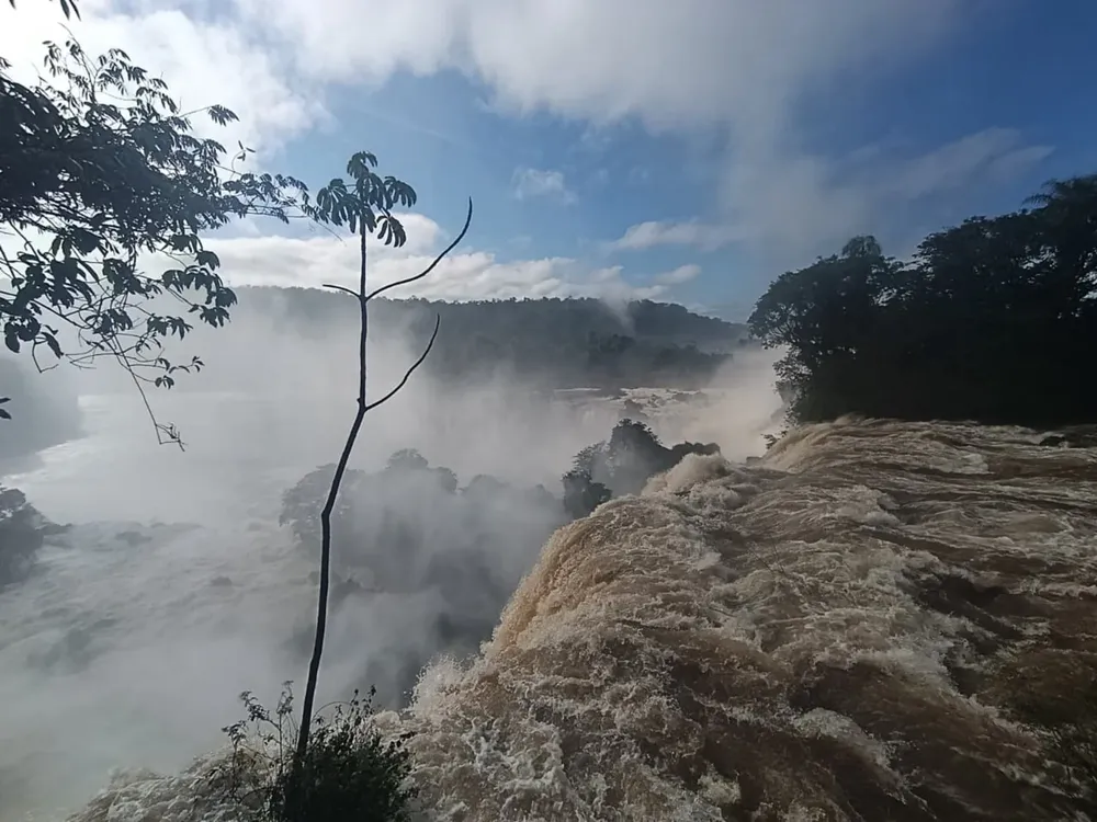 Em7UYCi71_2000x1500__1