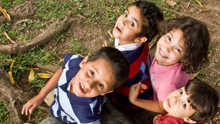 niños felices