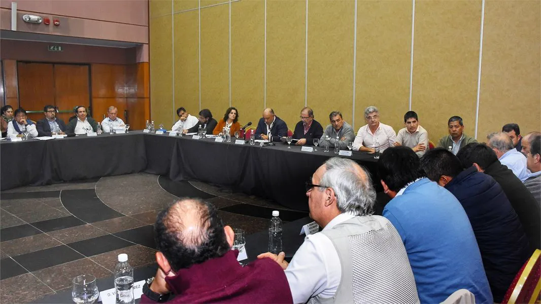 96282-gobierno-y-gremios-retomaron-las-reuniones-paritarias-20240618222553