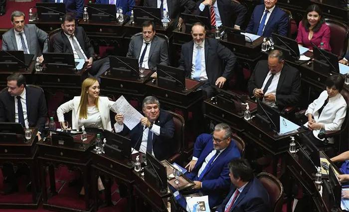 senadores fdt